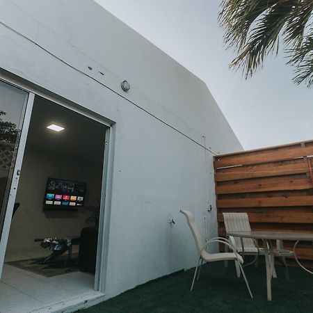 Buddha Studios Aruba 팜비치 외부 사진